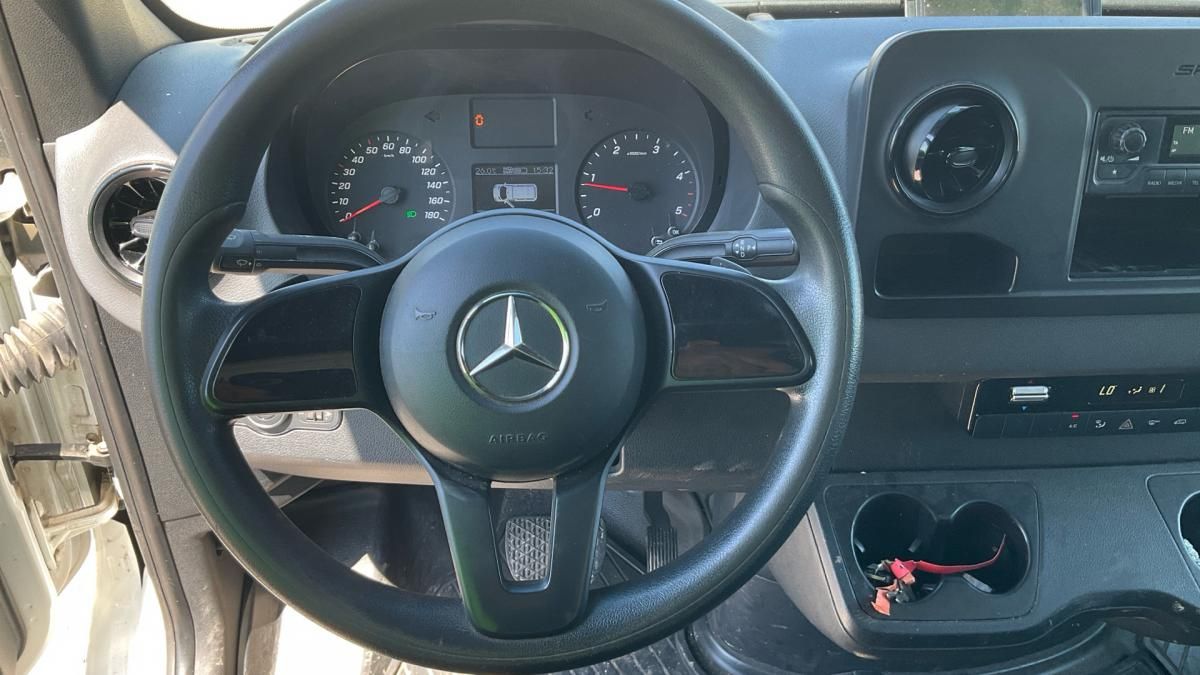 mercedes-benz-sprinter-2023-diesel-1950cc