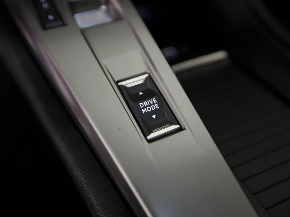 peugeot-308-sw-2023-hibrido-a-gasolina-1598cc
