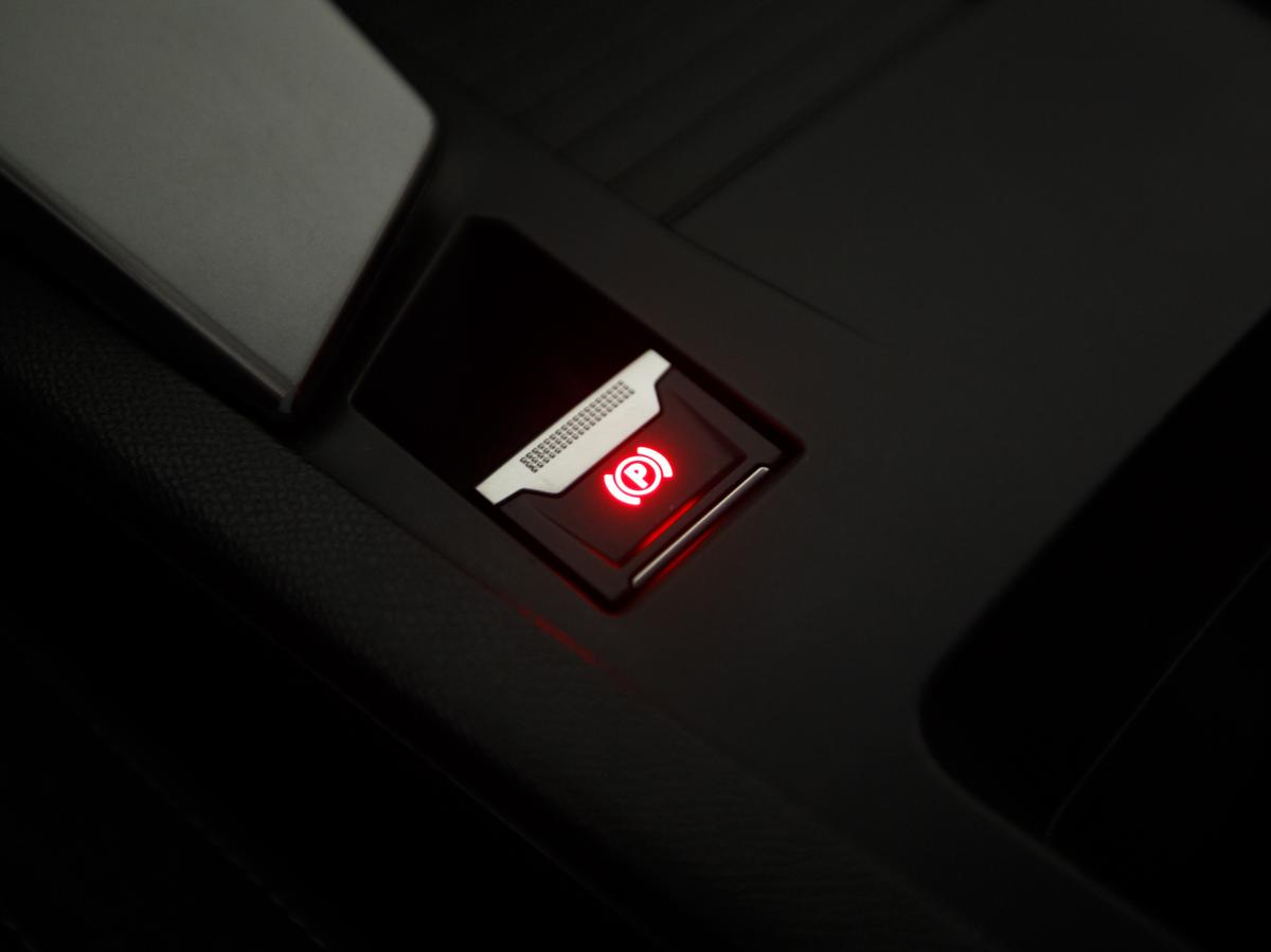 peugeot-308-sw-2023-hibrido-a-gasolina-1598cc