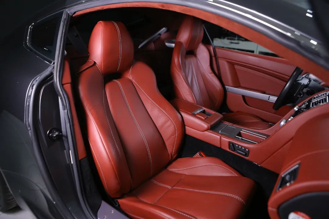 aston-martin-vantage-coupe-2010-gasolina-4282cc