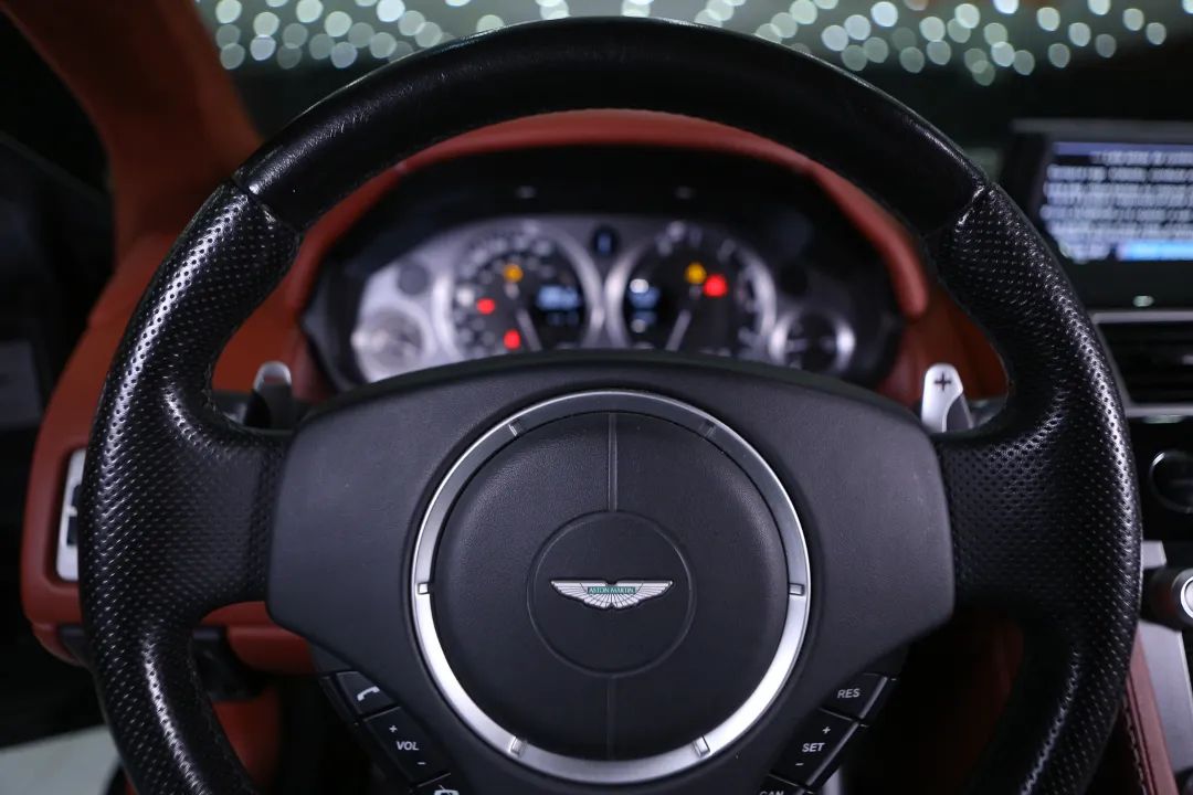 aston-martin-vantage-coupe-2010-gasolina-4282cc
