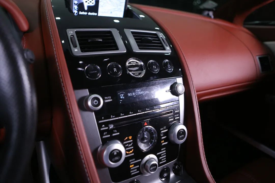 aston-martin-vantage-coupe-2010-gasolina-4282cc