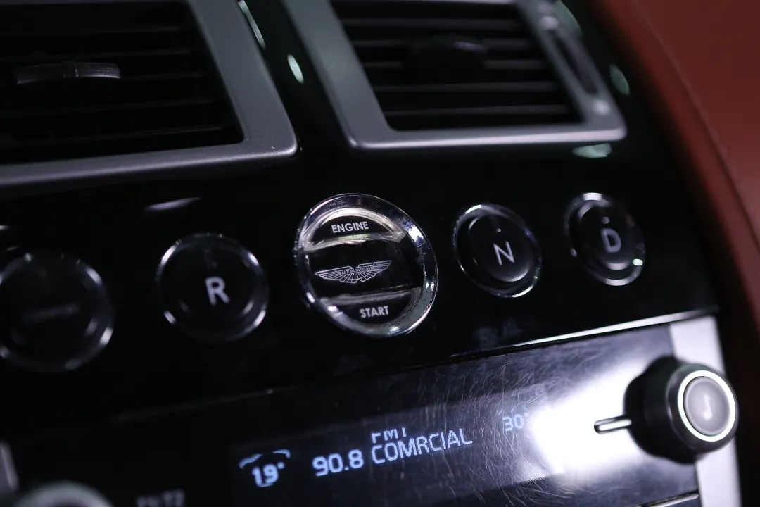 aston-martin-vantage-coupe-2010-gasolina-4282cc