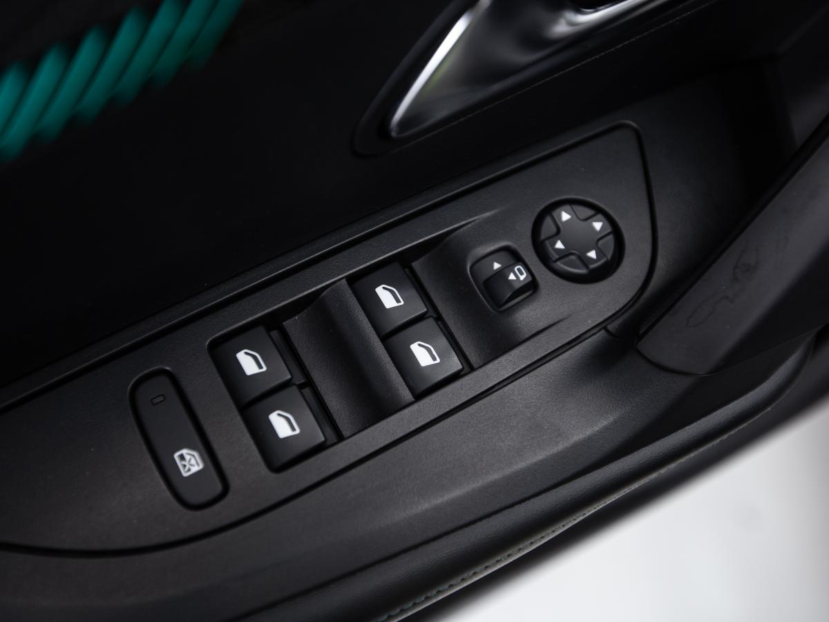 peugeot-e-2008-2022-eletrico-0cc