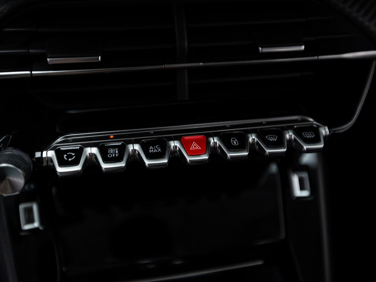 peugeot-e-2008-2022-eletrico-0cc