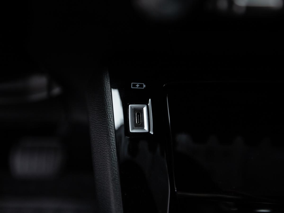 peugeot-e-2008-2022-eletrico-0cc