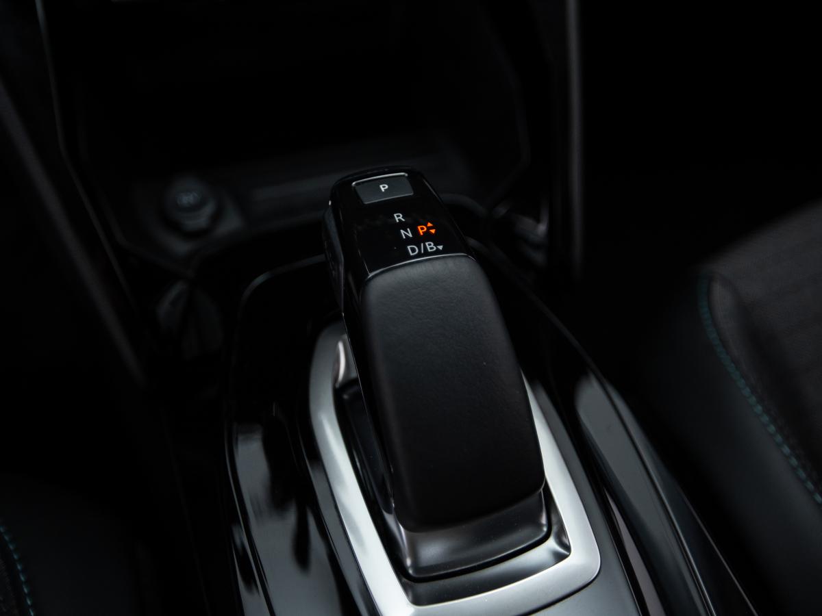 peugeot-e-2008-2022-eletrico-0cc