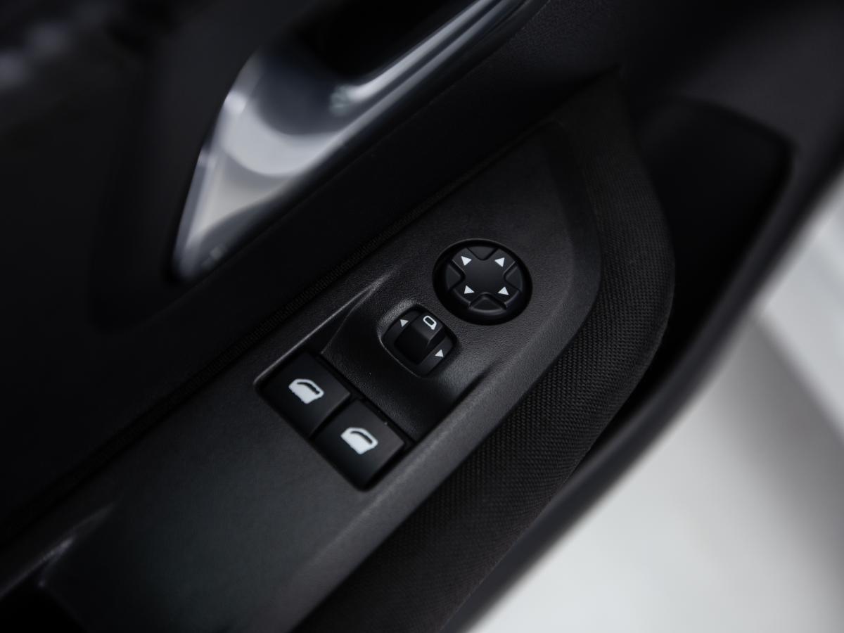 peugeot-e-208-2022-eletrico-0cc