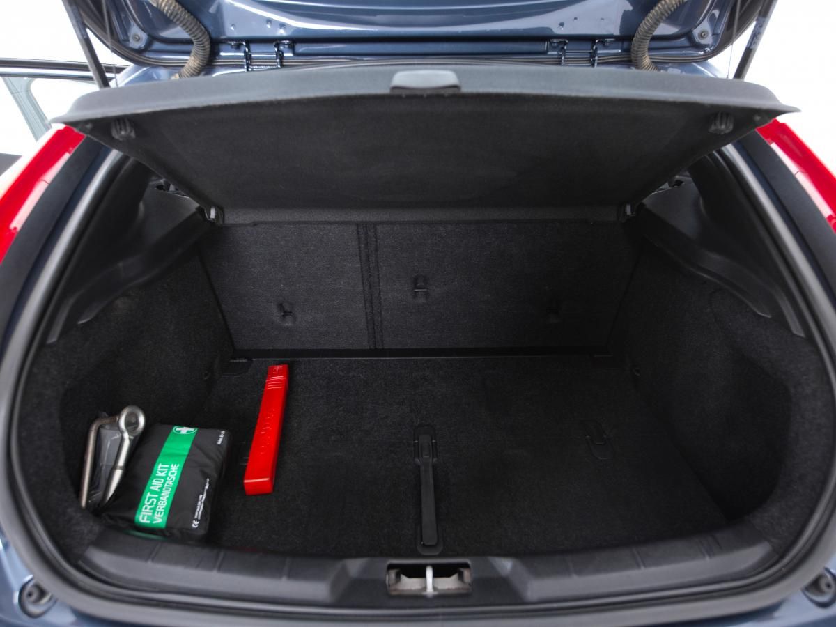 volvo-v40-2019-diesel-1969cc