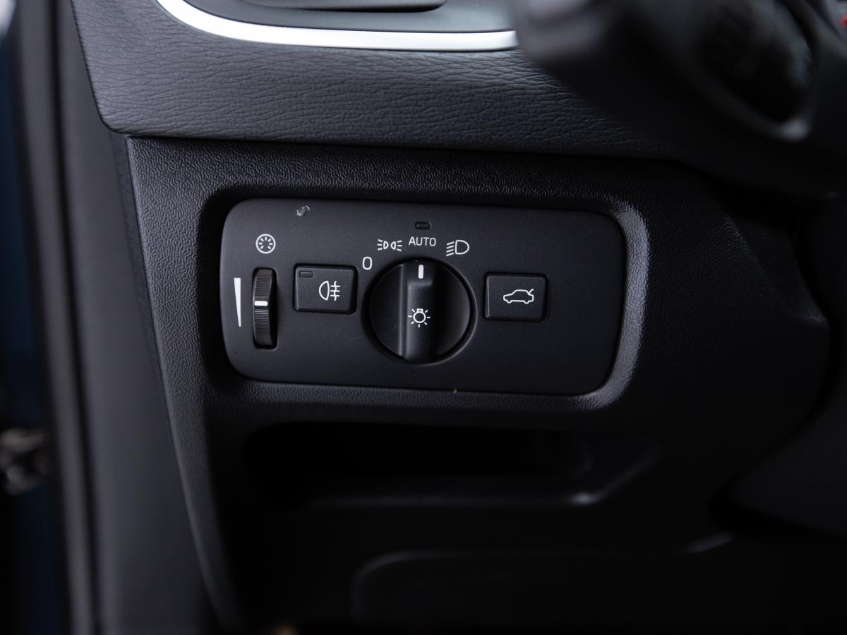 volvo-v40-2019-diesel-1969cc