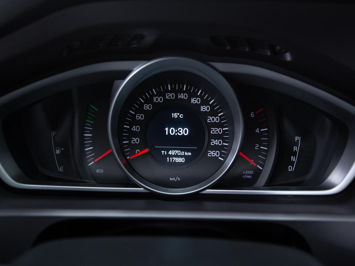 volvo-v40-2019-diesel-1969cc