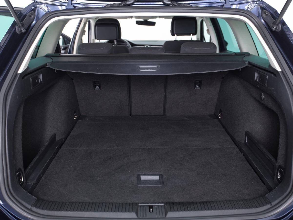 volkswagen-passat-variant-2017-diesel-1598cc