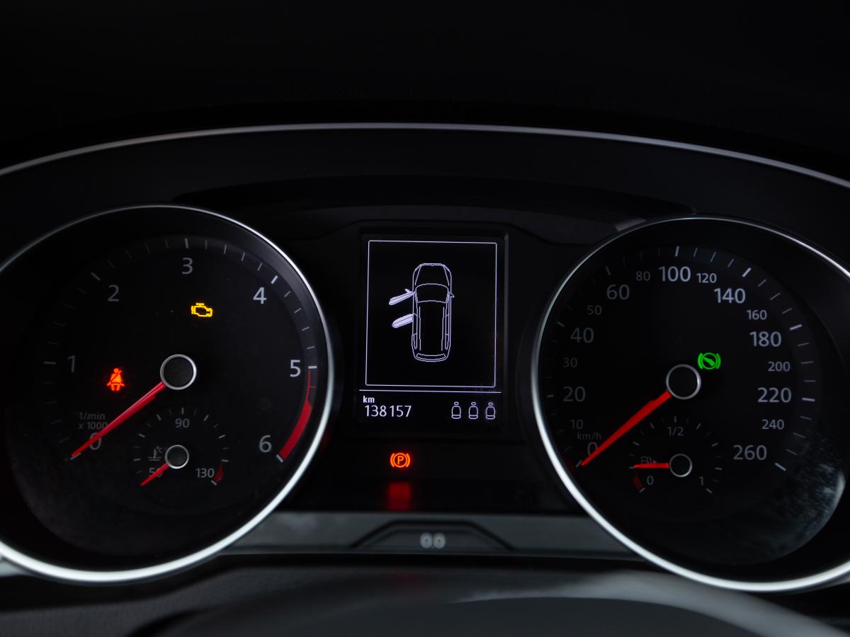 volkswagen-passat-variant-2017-diesel-1598cc