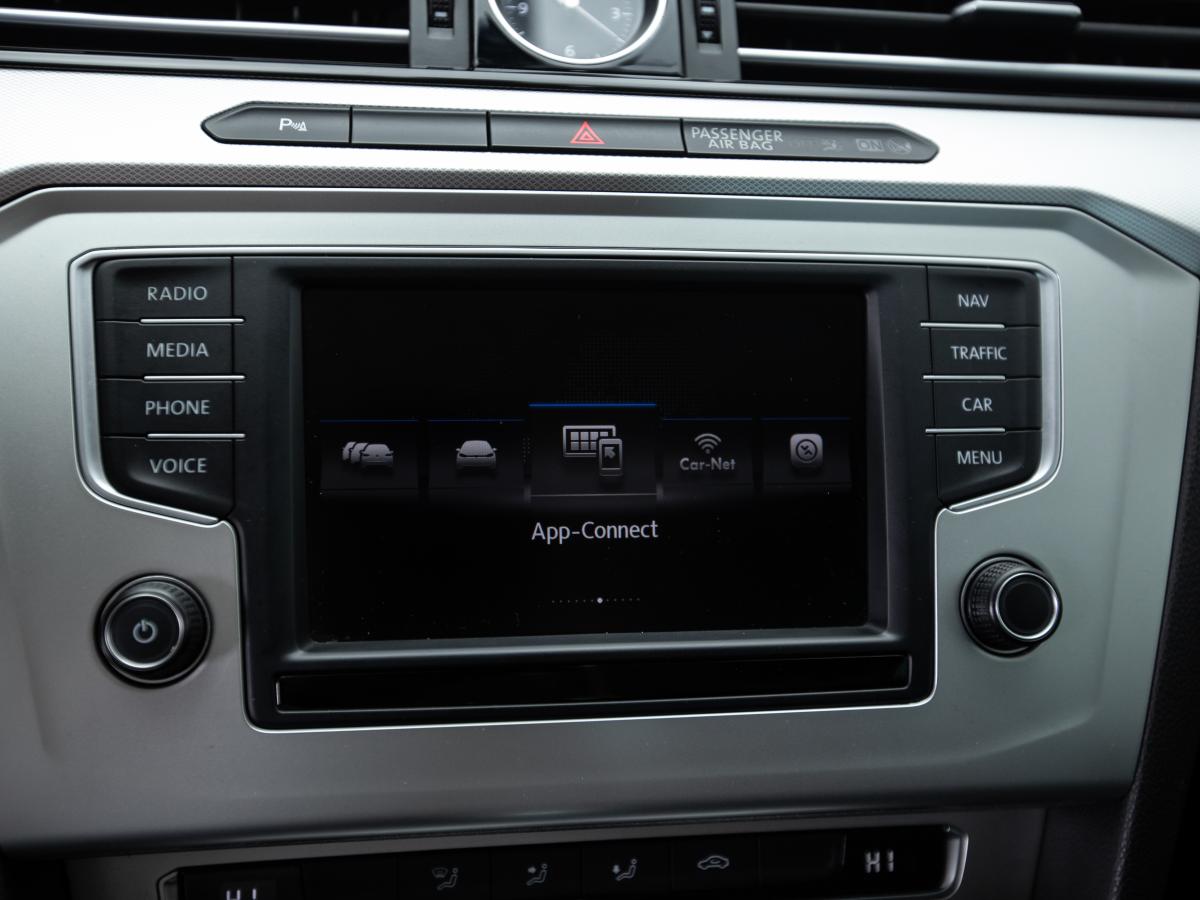 volkswagen-passat-variant-2017-diesel-1598cc