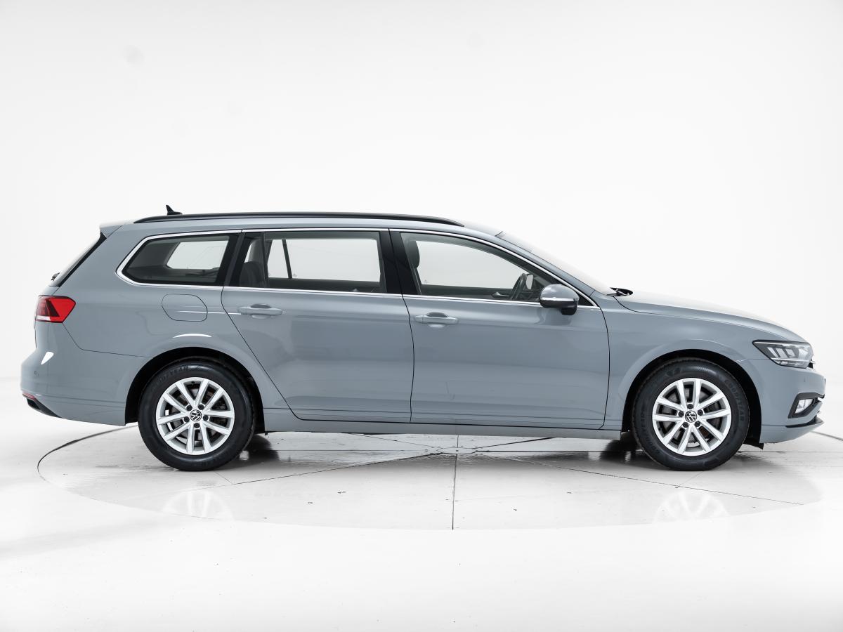 volkswagen-passat-variant-2022-diesel-1968cc