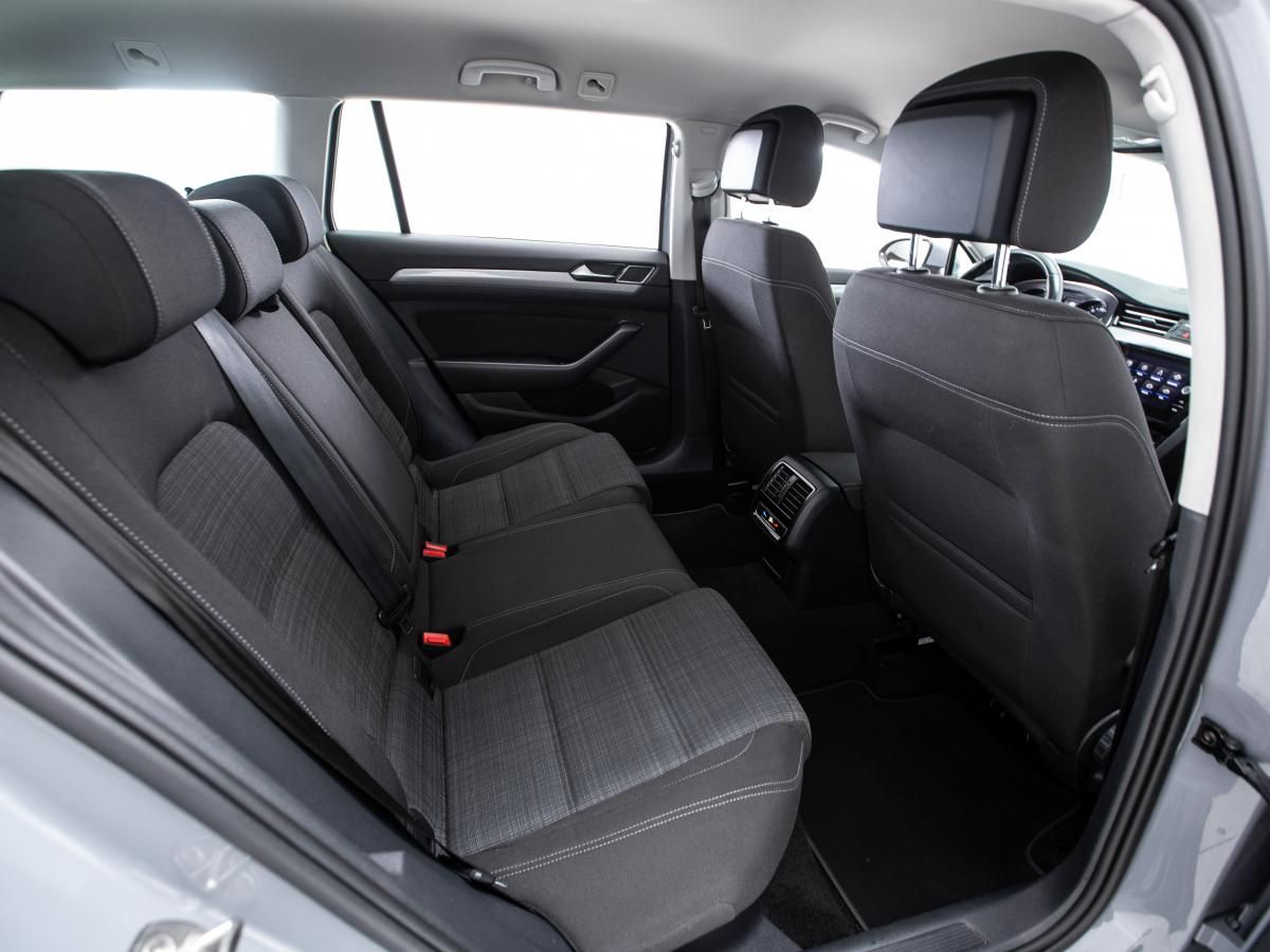 volkswagen-passat-variant-2022-diesel-1968cc