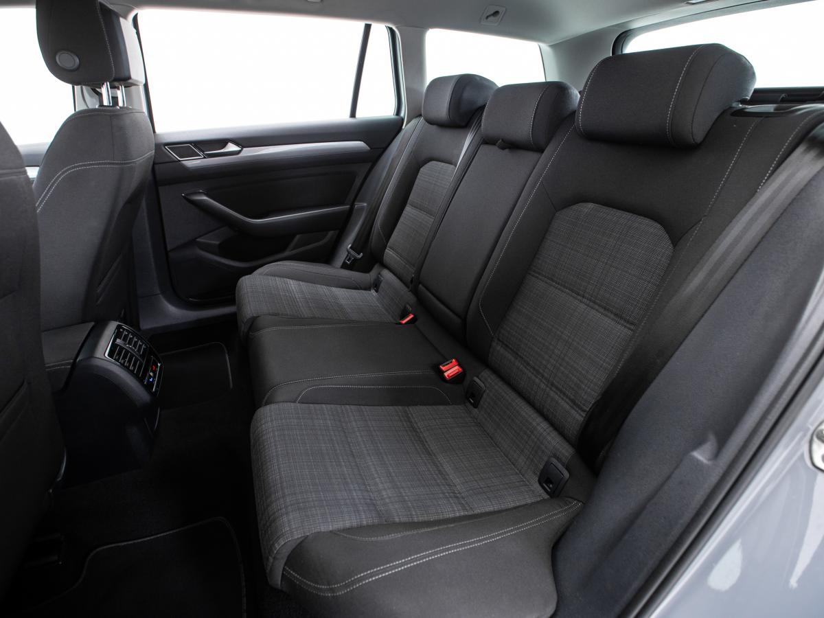 volkswagen-passat-variant-2022-diesel-1968cc