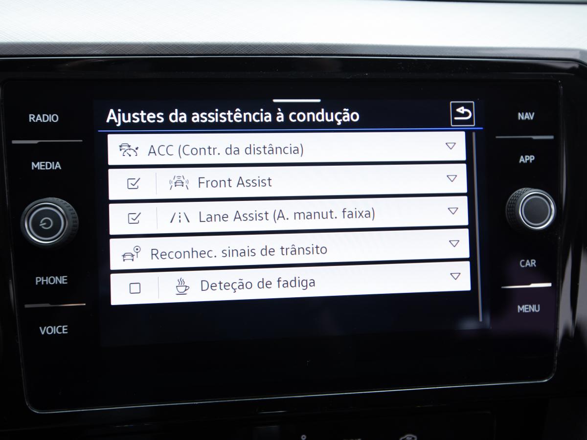 volkswagen-passat-variant-2022-diesel-1968cc