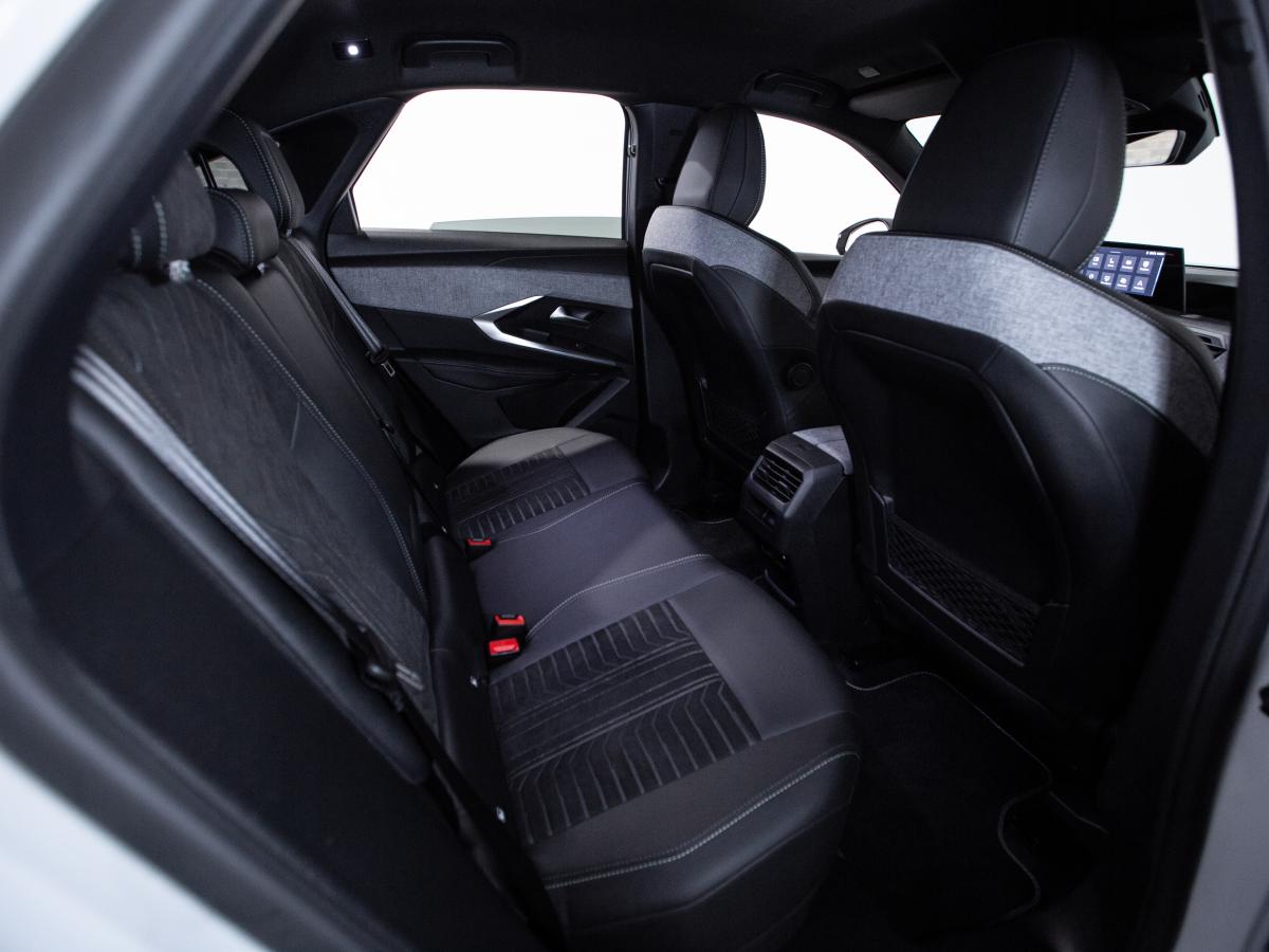 peugeot-e-3008-2025-eletrico-0cc