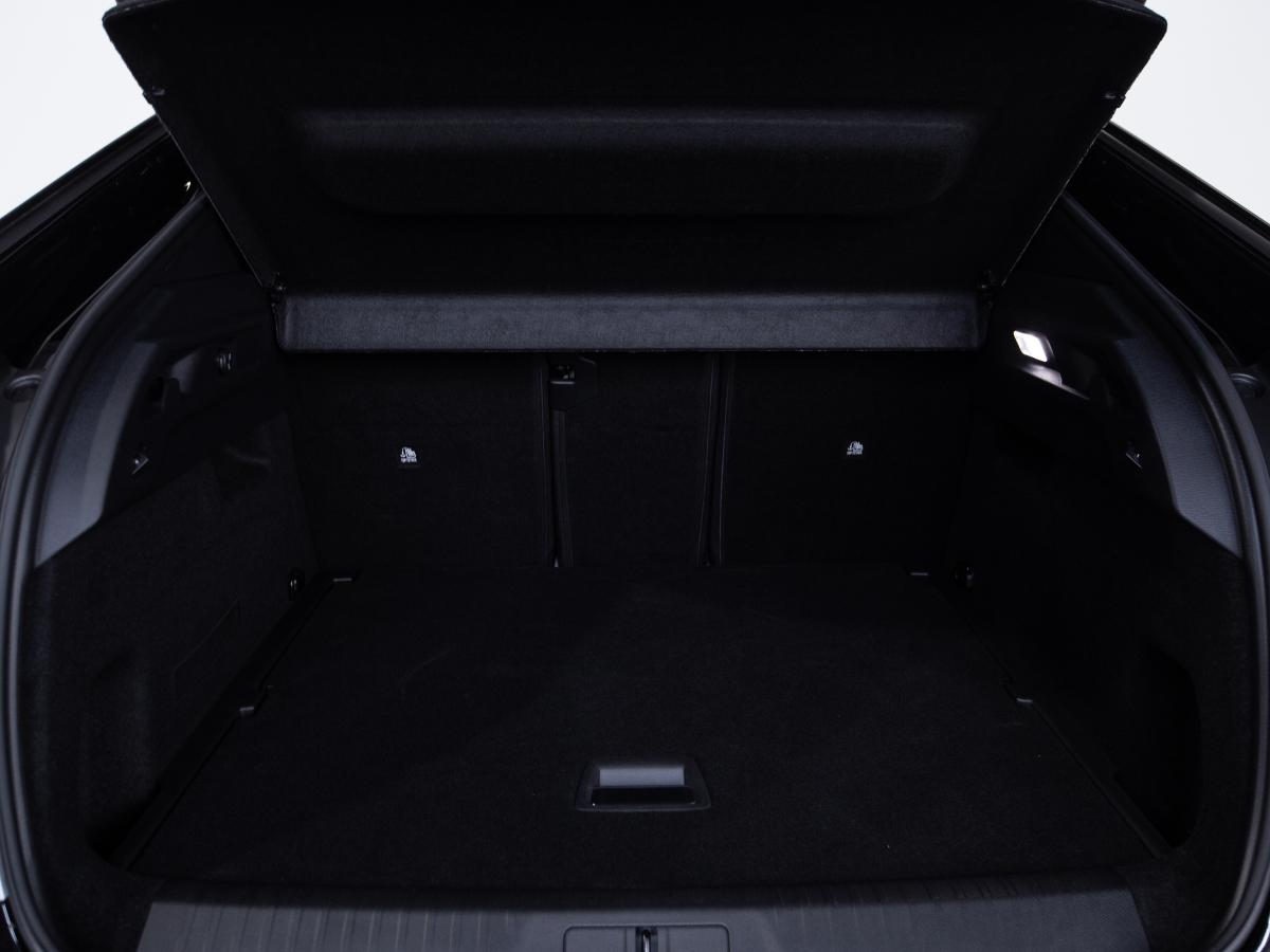 peugeot-e-3008-2025-eletrico-0cc