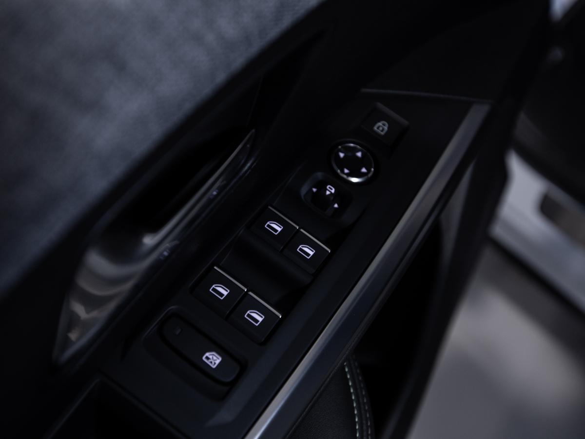 peugeot-e-3008-2025-eletrico-0cc