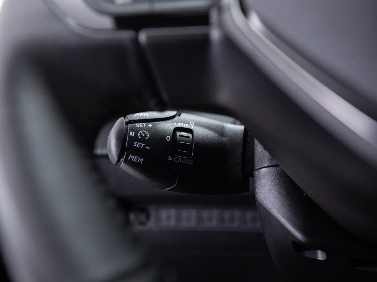 peugeot-2008-2023-gasolina-1199cc