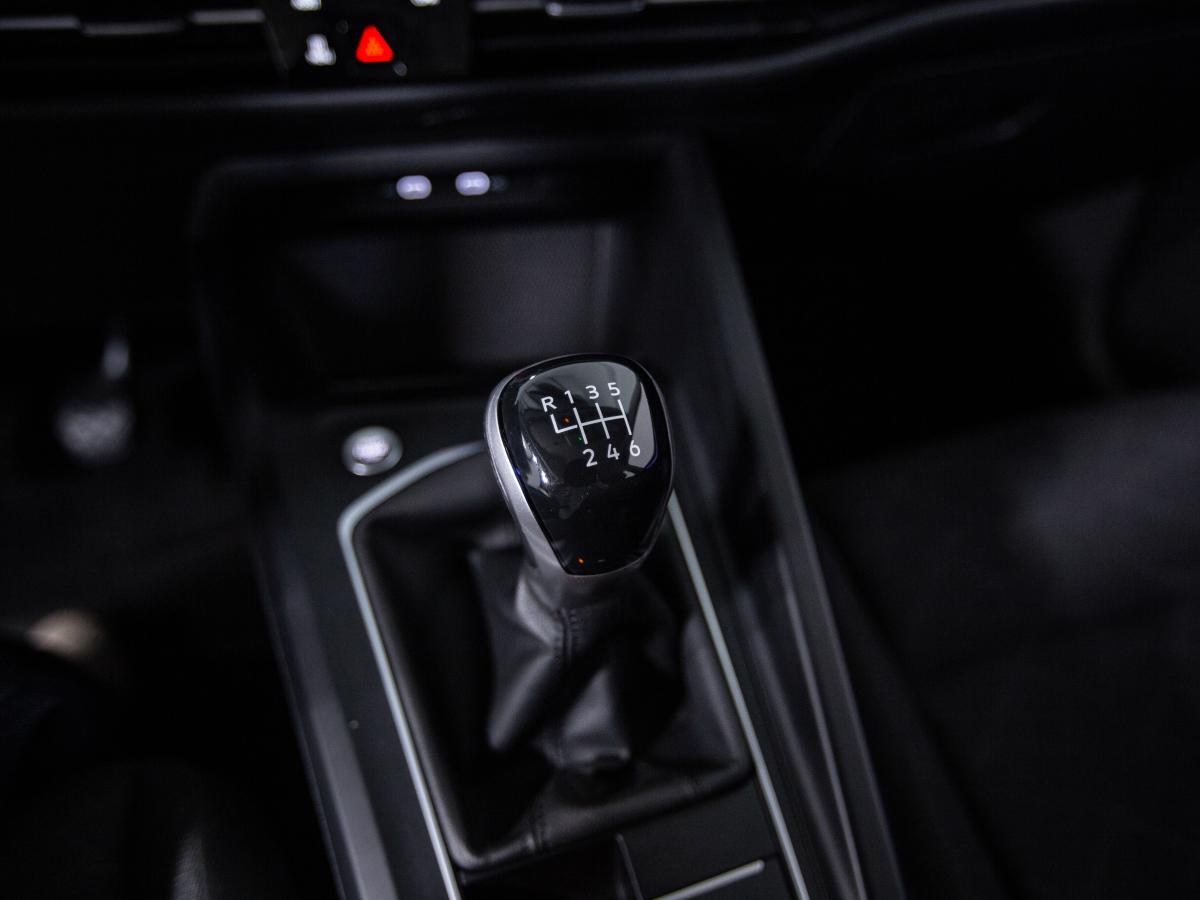 volkswagen-golf-2022-diesel-1968cc