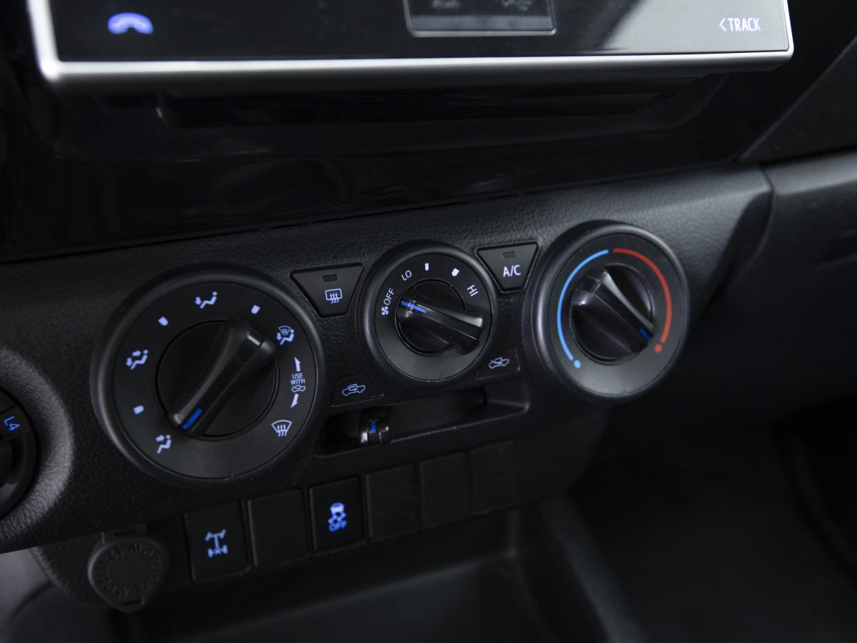 toyota-hilux-2020-diesel-2393cc