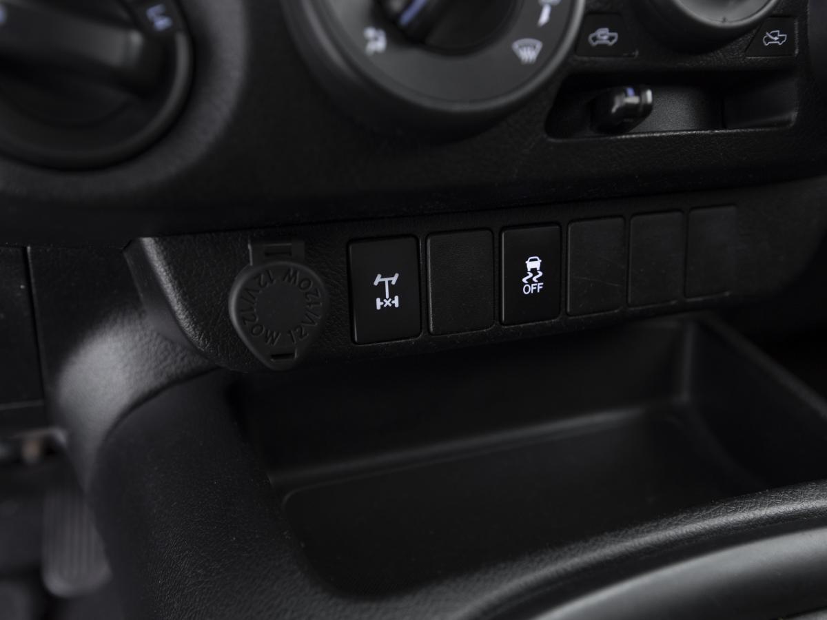 toyota-hilux-2020-diesel-2393cc