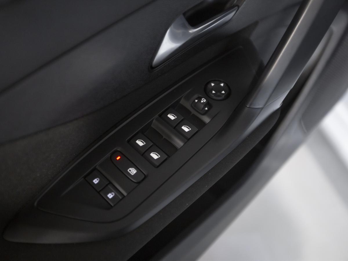 peugeot-308-2023-hibrido-a-gasolina-1598cc