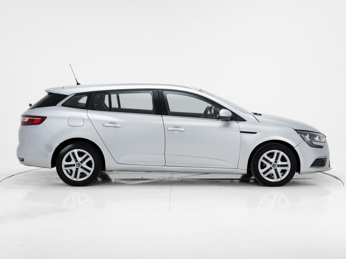 renault-megane-sport-tourer-2018-diesel-1461cc