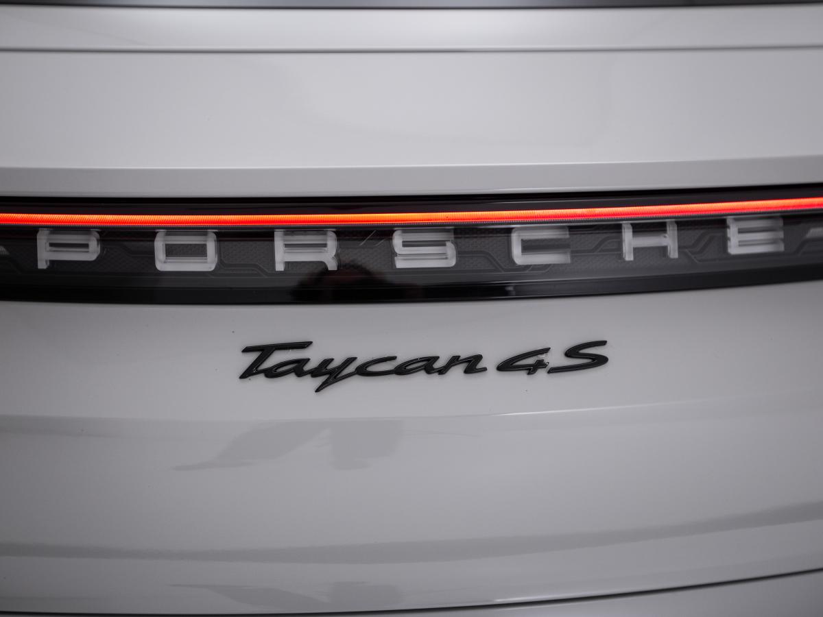 porsche-taycan-2020-eletrico-0cc