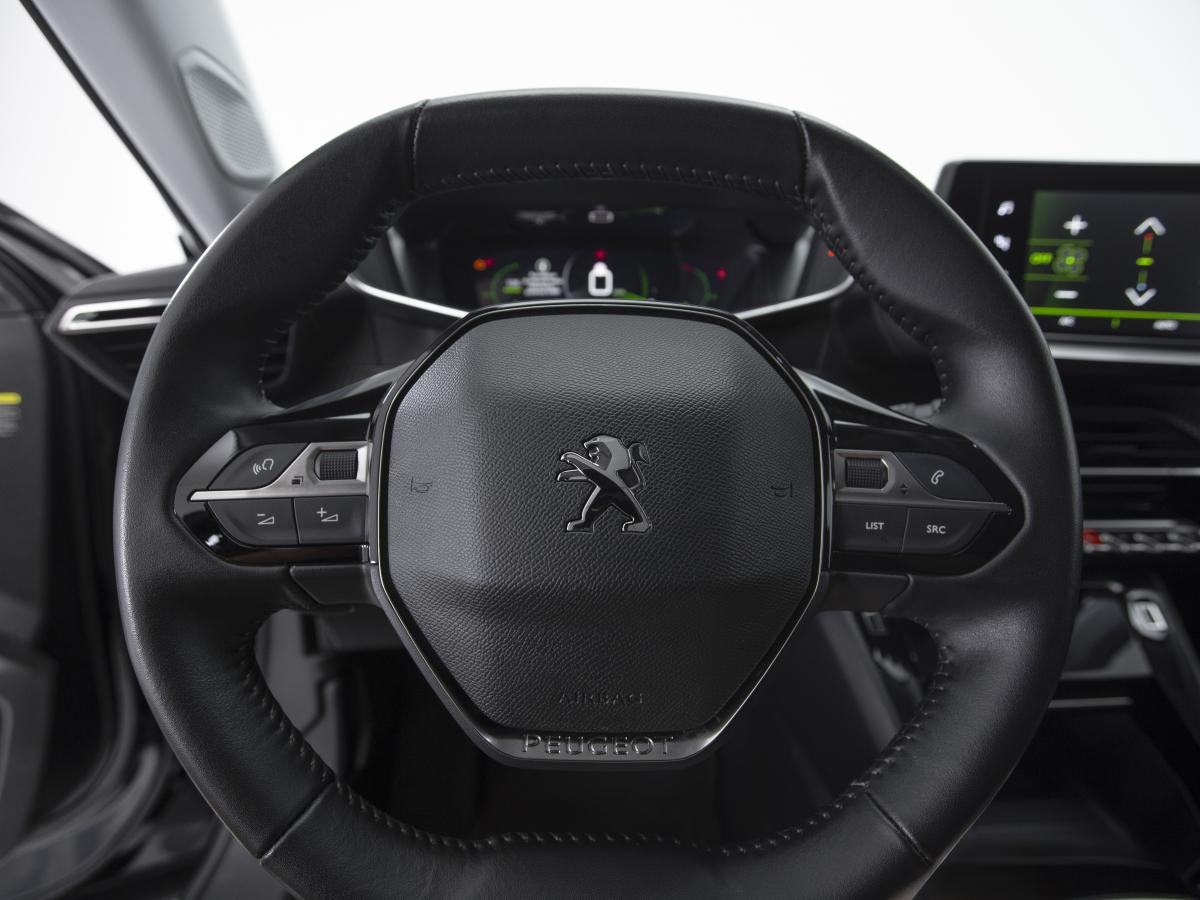 peugeot-2008-2022-diesel-1499cc
