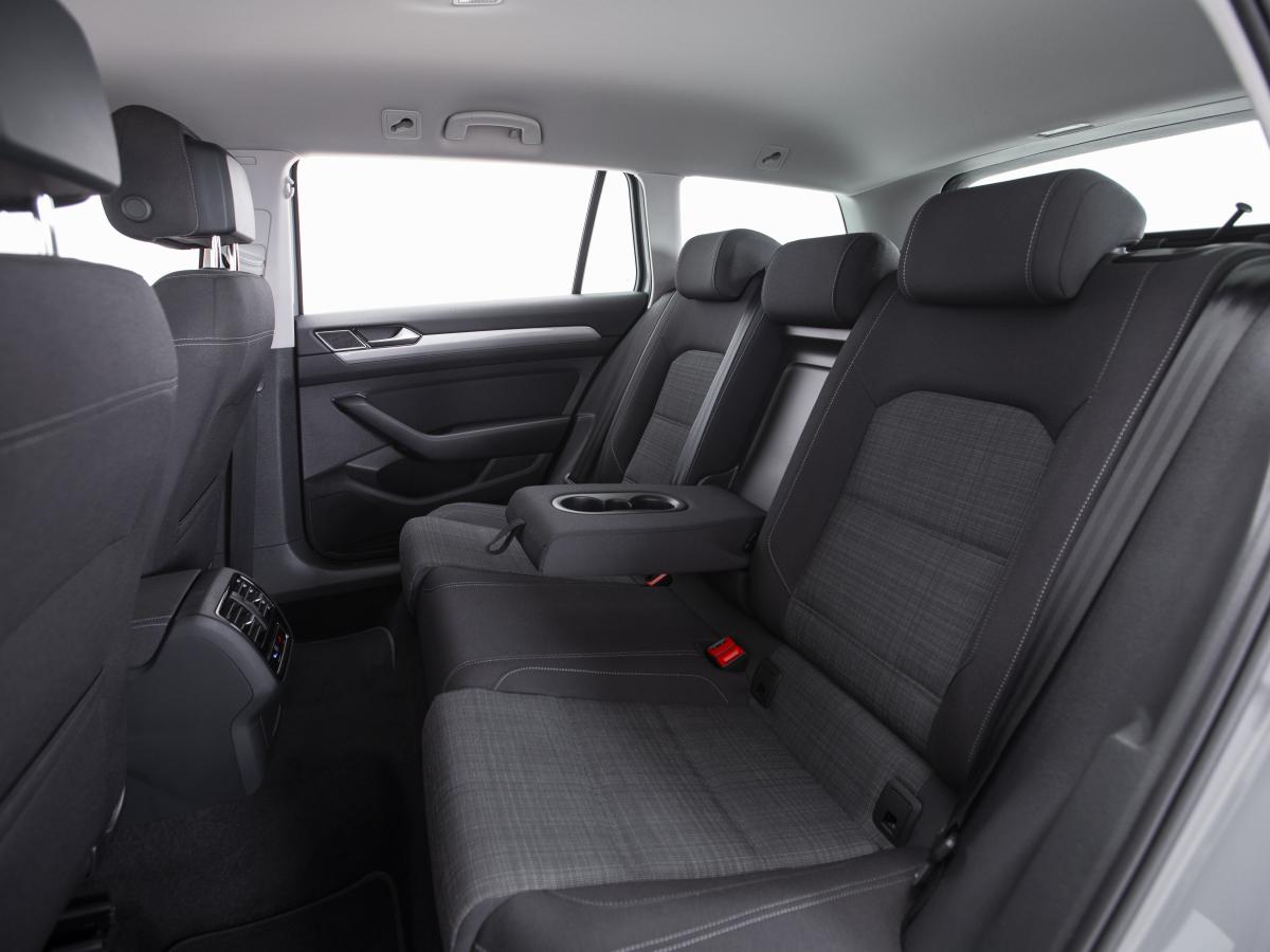 volkswagen-passat-variant-2022-diesel-1968cc