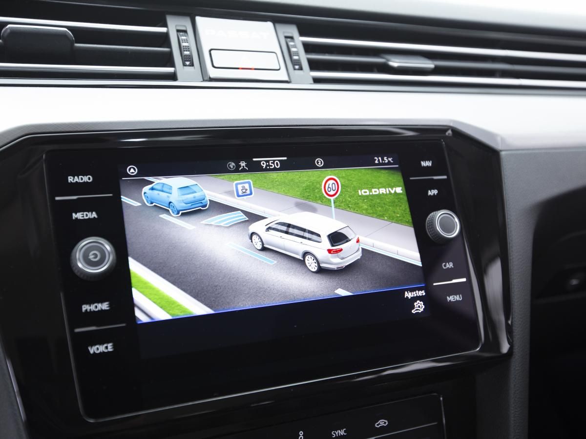 volkswagen-passat-variant-2022-diesel-1968cc