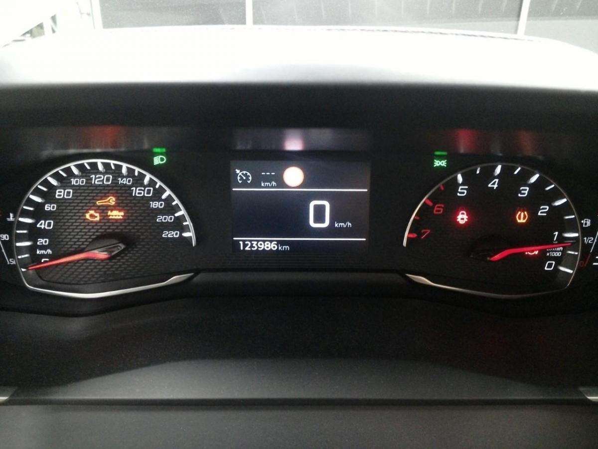 peugeot-2008-2022-diesel-1499cc