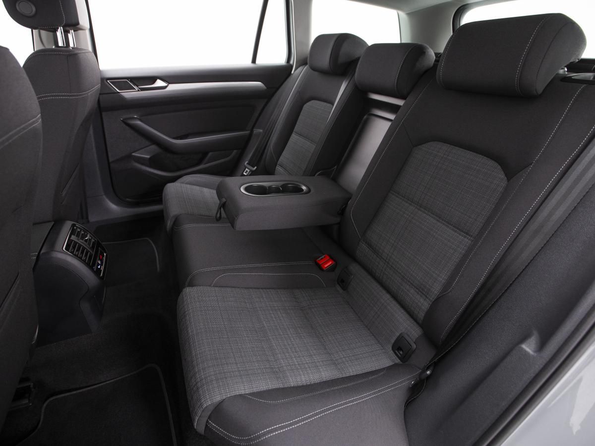 volkswagen-passat-variant-2022-diesel-1968cc