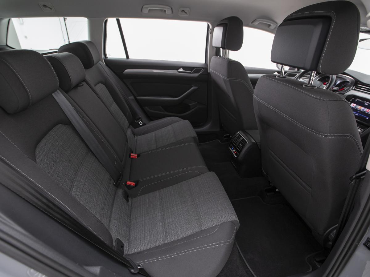 volkswagen-passat-variant-2022-diesel-1968cc
