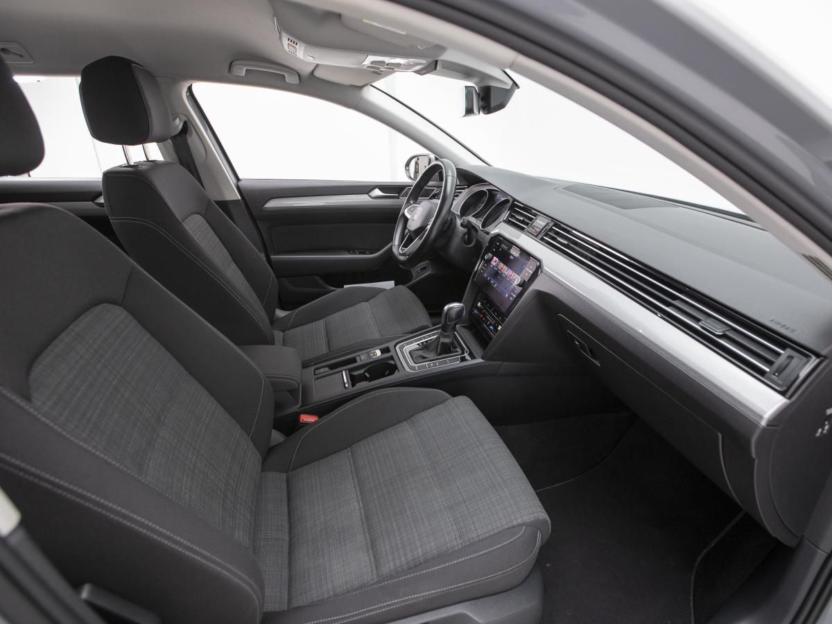 volkswagen-passat-variant-2022-diesel-1968cc