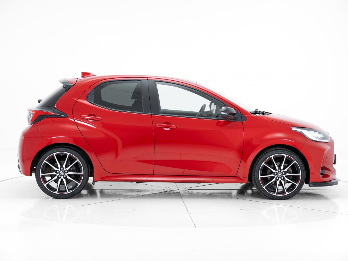 toyota-yaris-2022-hibrido-a-gasolina-1490cc