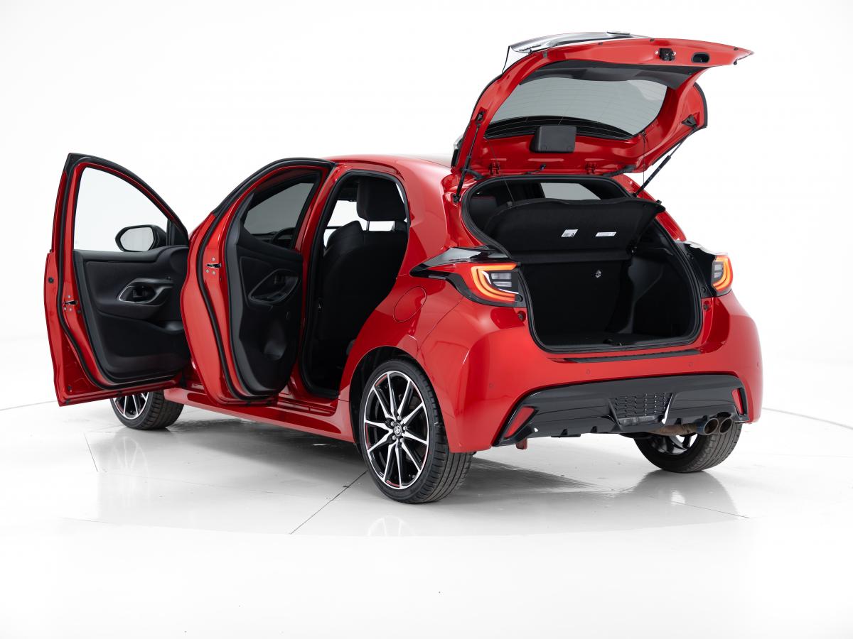 toyota-yaris-2022-hibrido-a-gasolina-1490cc
