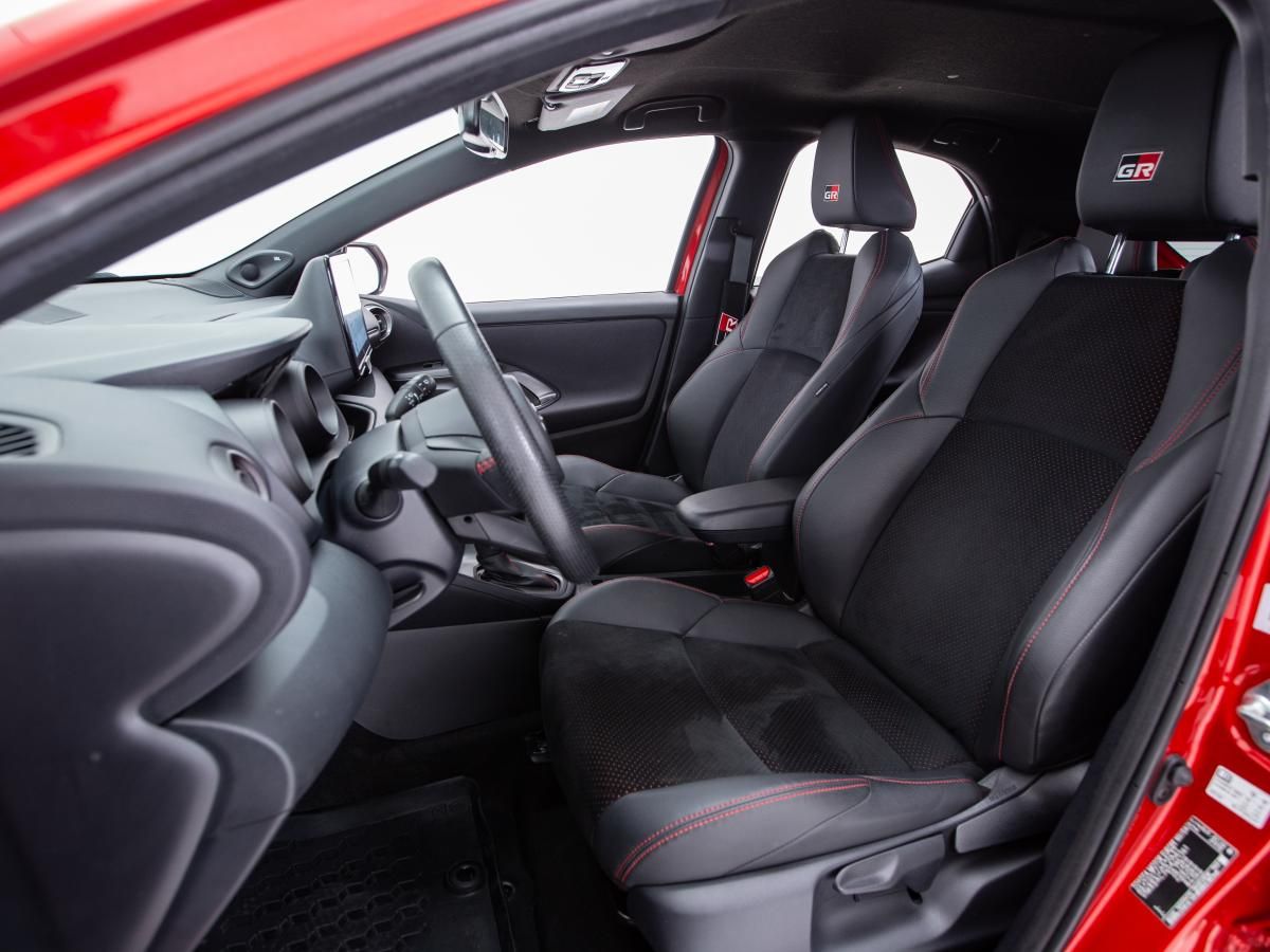 toyota-yaris-2022-hibrido-a-gasolina-1490cc