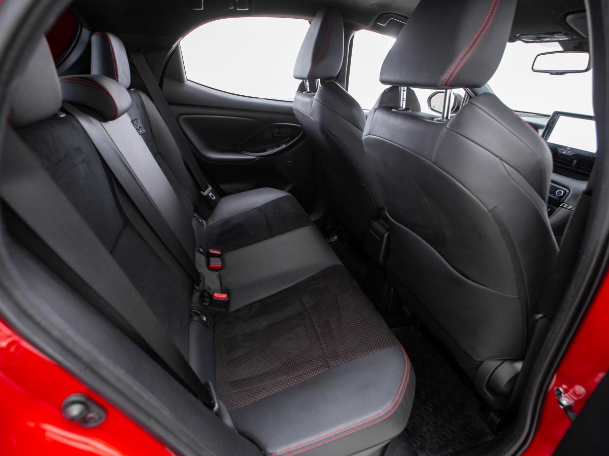 toyota-yaris-2022-hibrido-a-gasolina-1490cc