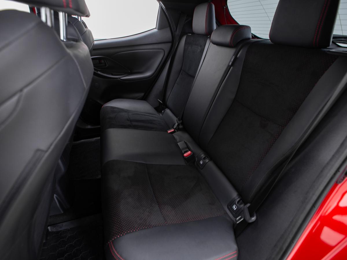 toyota-yaris-2022-hibrido-a-gasolina-1490cc