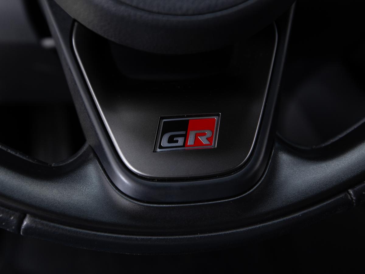 toyota-yaris-2022-hibrido-a-gasolina-1490cc