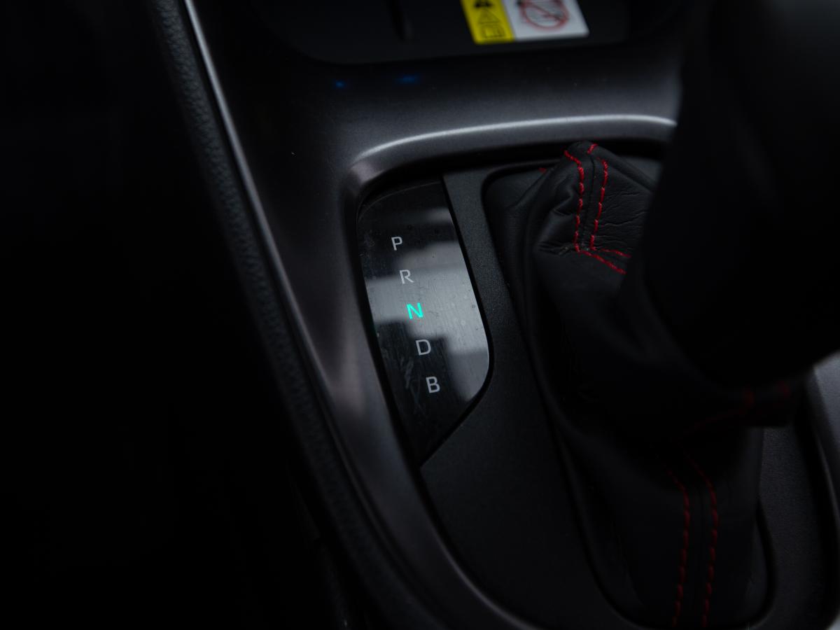 toyota-yaris-2022-hibrido-a-gasolina-1490cc