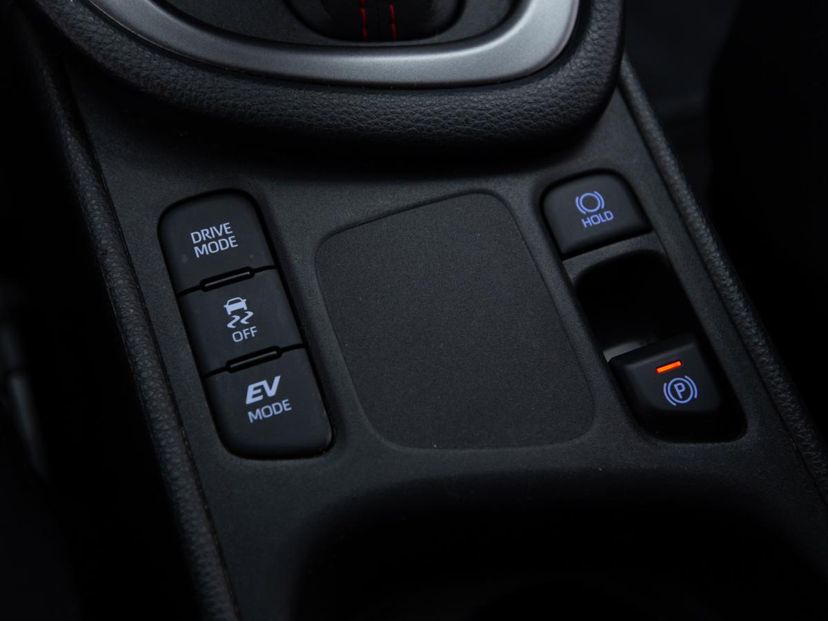 toyota-yaris-2022-hibrido-a-gasolina-1490cc