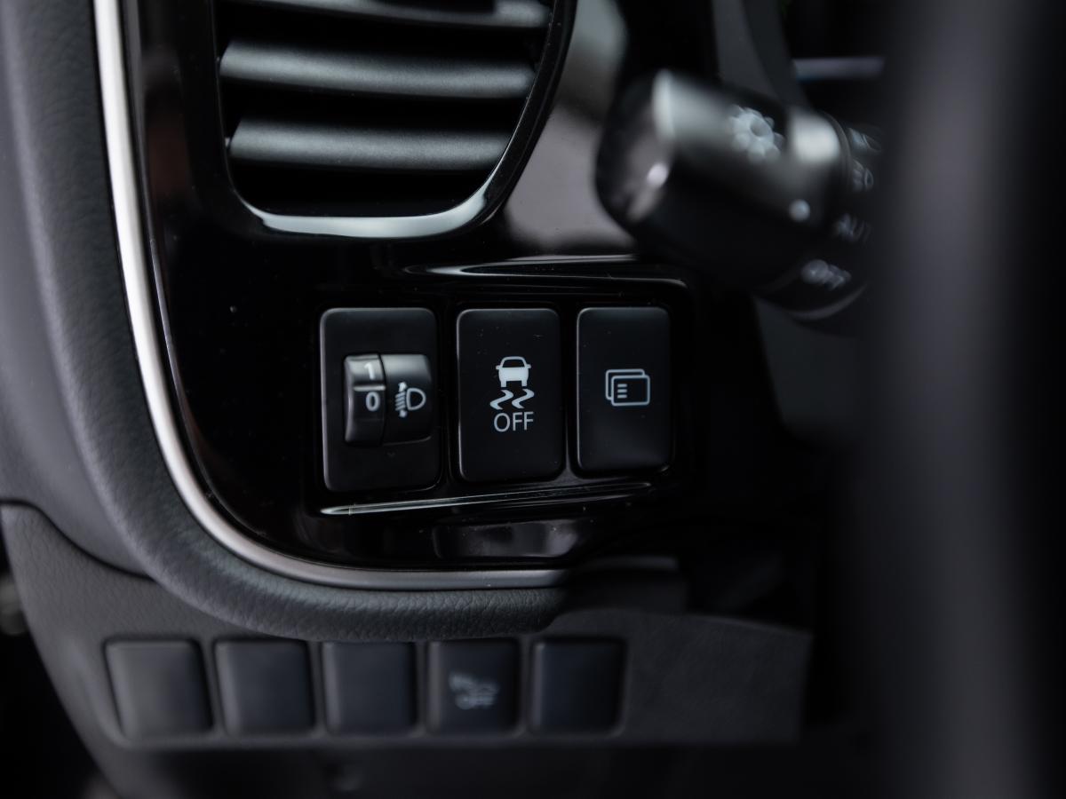 mitsubishi-outlander-2015-hibrido-a-gasolina-1998cc