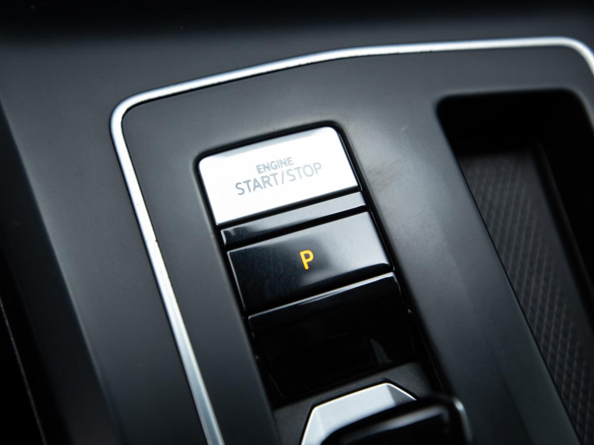 volkswagen-golf-2020-gpl-1498cc