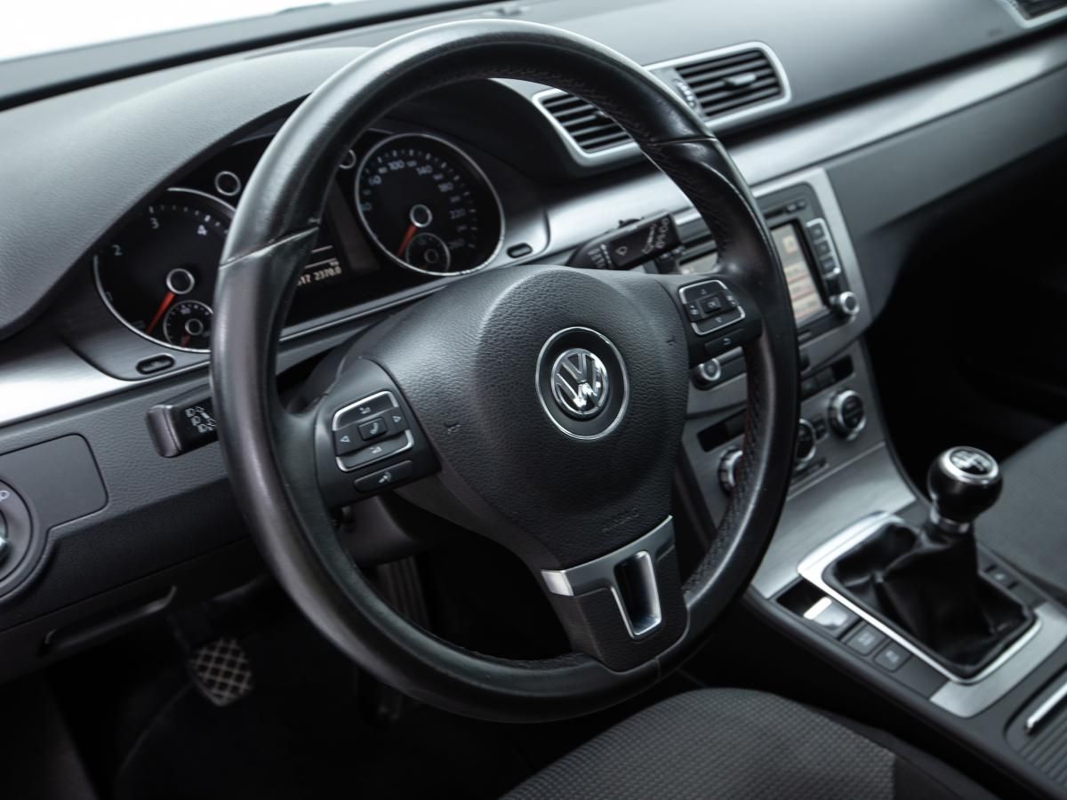 volkswagen-passat-variant-2012-diesel-1968cc